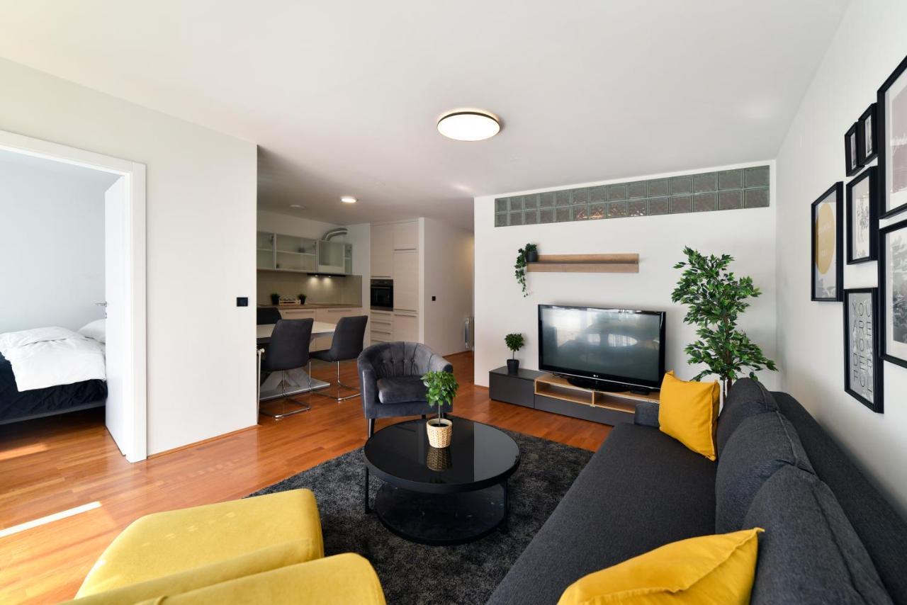 Lavir Apartment With Parking Загреб Екстериор снимка