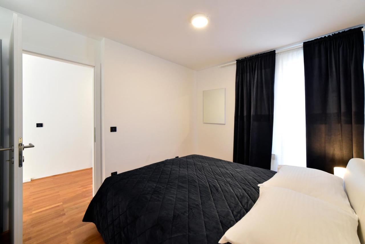 Lavir Apartment With Parking Загреб Екстериор снимка