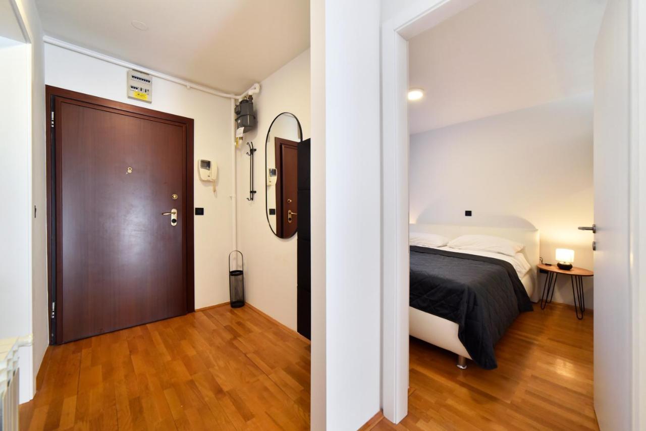 Lavir Apartment With Parking Загреб Екстериор снимка