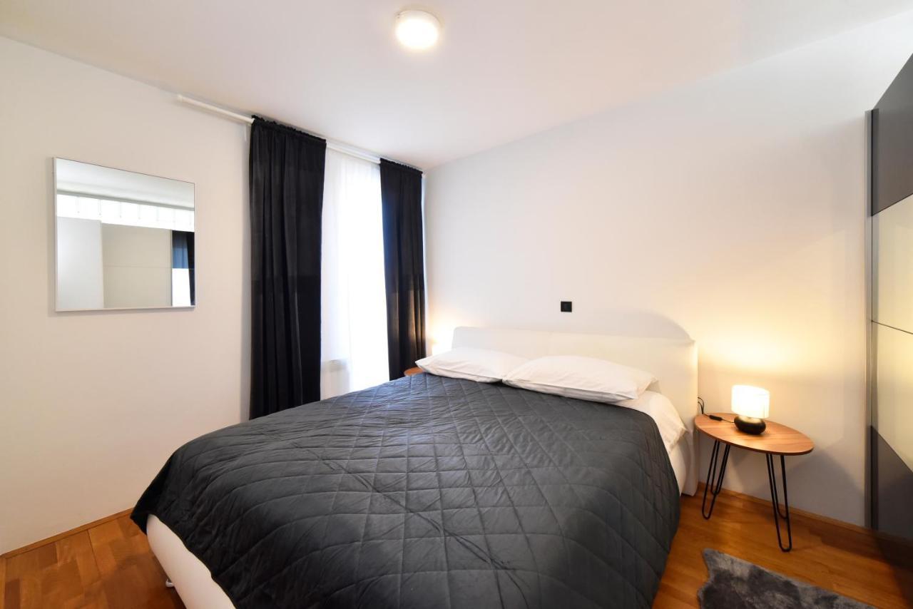 Lavir Apartment With Parking Загреб Екстериор снимка