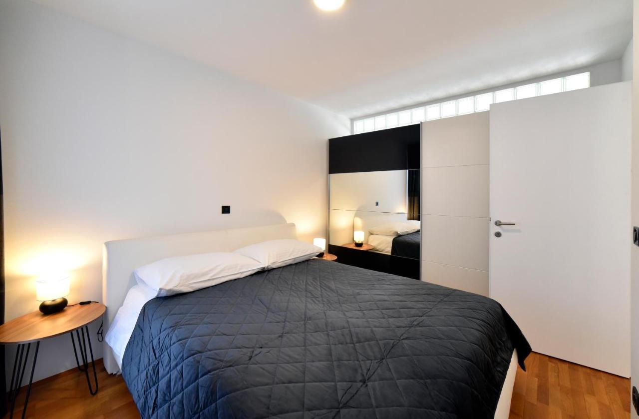 Lavir Apartment With Parking Загреб Екстериор снимка