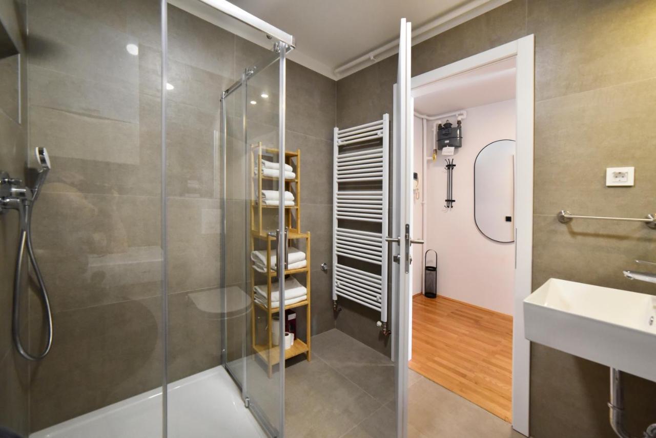Lavir Apartment With Parking Загреб Екстериор снимка