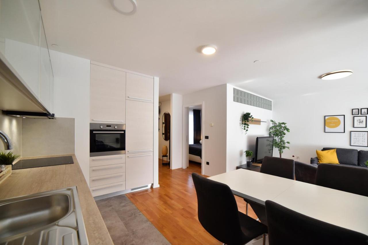 Lavir Apartment With Parking Загреб Екстериор снимка