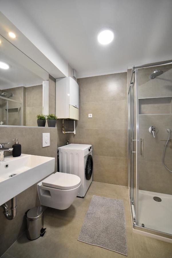 Lavir Apartment With Parking Загреб Екстериор снимка